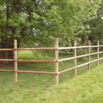clôture avec piquet et demi rondin